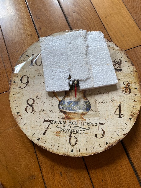 - Giao hàng không đúng với hình ảnh sản phẩm đặt mua
- Dùng băng dính dán trực tiếp lên bề mặt sản phẩm, khi tháo ra làm bong tróc hình in trên sản phẩm, làm hư hoàn toàn mặt đồng hồ