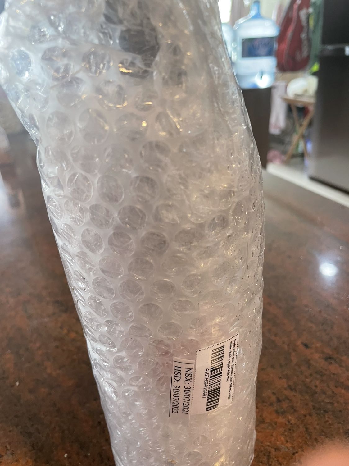 Gói hàng cẩn thận. Giao hàng chuyên nghiệp. Chai nước mắm đẹp. Giá mắc. Chưa ăn nên k biết vị thế nào Gói hàng cẩn thận. Giao hàng chuyên nghiệp. Chai nước mắm đẹp. Giá mắc. Chưa ăn nên k biết vị thế nào