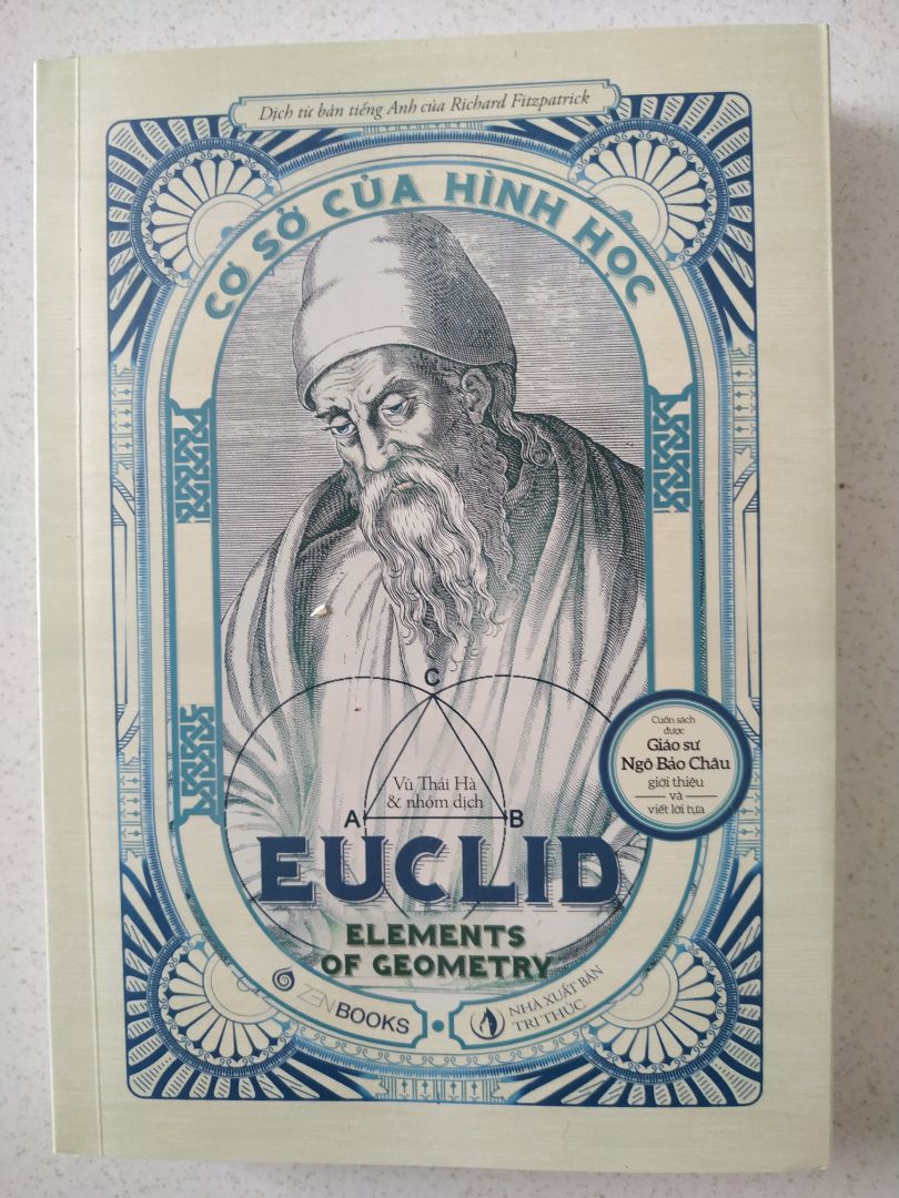 " Theo một nghĩa nào đó, cơ sở của hình học là quyển sách sách thuần túy toán học đầu tiên của nhân loại và là tờ giấy khai sinh ra toán học như một bộ môn độc lập, tuy vẫn còn là một bộ phận của triết học."