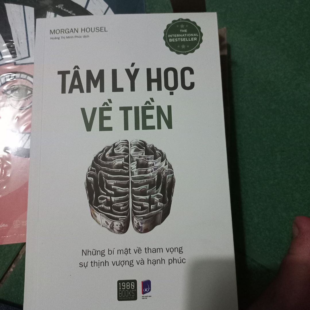 sách có những bài học mới lạ về tiền, mình mới đọc vài chương thôi nhưng thấy đáng mua. Giấy tốt và chữ cũng dễ đọc