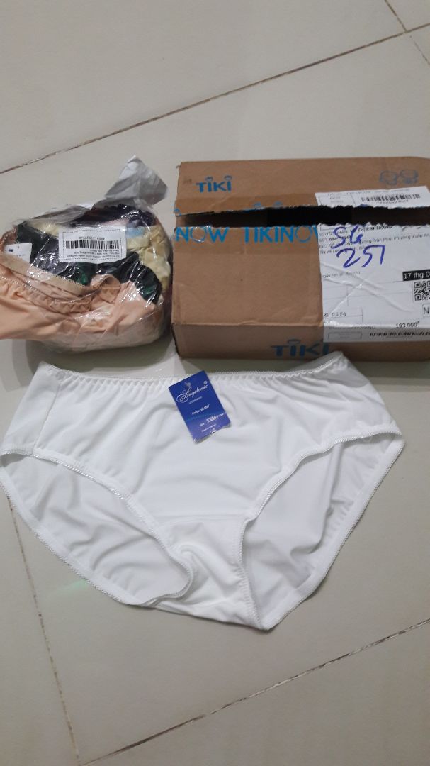 Sáng nay tôi đã nhận được hàng, shop đã giao nhằm size rồi, đặt size XXL mà giao size XXXL, bây giờ rộng quá làm sao đổi lại hàng