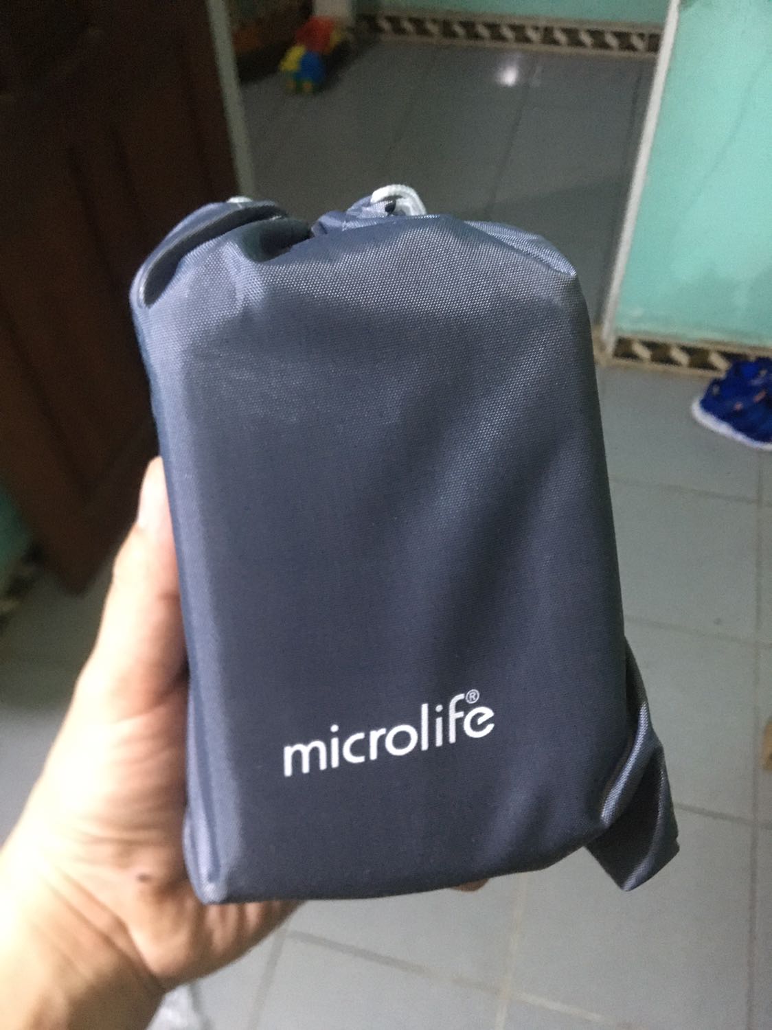 Giao hàng khá nhanh, đóng gói rất cẩn thận. Đã đo thử kết quả qua 3 lần đó rất chính xác (so sánh với máy Beurer hiện đang dùng).