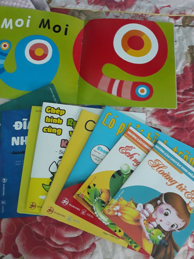 sách đẹp, nhà cung cấp gói hàng cẩn thận, đc tặng thêm 2 quyển truyện các mẹ yên tâm mua sách cho con nhé. Bé nhà mình ms 2 tháng tuổi có vẻ nhỏ quá để đọc