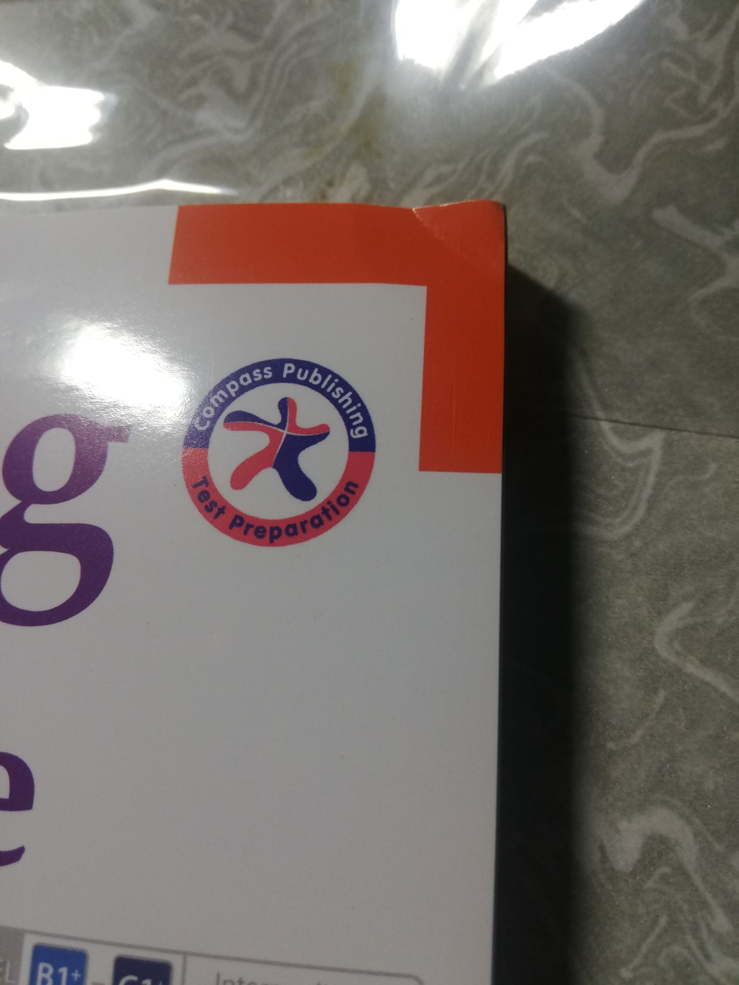 sách đc gói kĩ có ddur 3 đĩa cd, đc bỏ trong túi kính nhìn mới, sạch, gọn. về nội dung chắc k phải bàn cải. A luueejn TOEIC hản cũng phải biết em nó. có điều sách giao mình hơi bị quăng góc nhu