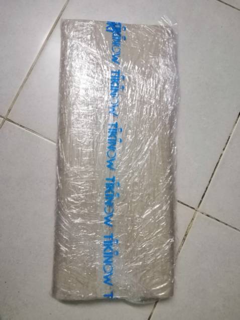 Cực kì hài lòng, nên phải lên đây viết luôn nhận xét dành cho anh em. 
Về giao hàng thì mình đặt hôm chủ nhật thì sáng thứ hai đã có ngay luôn, nói chung là tốc độ giao hàng của TIKI luôn làm mình ấn tượng. Bàn phím được bọc kĩ lưỡng, đóng gói cẩn thận và bao bì đẹp - đúng chuẩn của Logitech. Về chất lượng thì mình có gõ thử thấy độ phản hồi của bàn phím cực tốt, hành trình phím tốt, phù hợp cho những người thích dùng để gõ văn bản như mình (xài bàn phím laptop thì sợ hư sớm mất : ))) ), còn chơi game mình nghĩ cũng khá ổn. Khuyên các anh em nào muốn mua bàn phím để sử dụng thì nên canh ngay đợt giảm để có giá tốt - mình mua được chỉ khoảng 150k tính cả ship. Chắc chắn sẽ giới thiệu cho bạn bè.