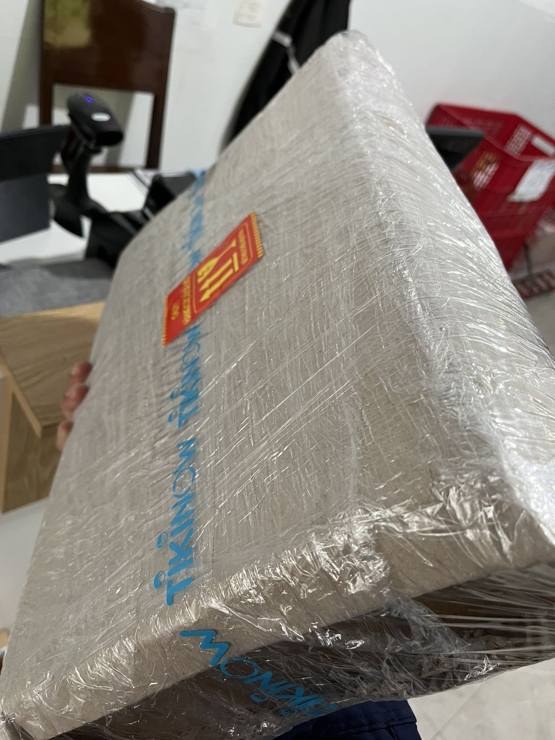 Sản phẩm đúng mô tả , phụ kiện đầy đủ