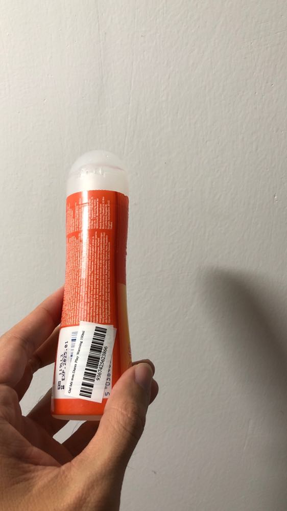 Bôi trơn tốt và lâu khô, có vị cam. Lưu ý là đừng chây ra grap giường nha các bạn, dính lâu lắm.