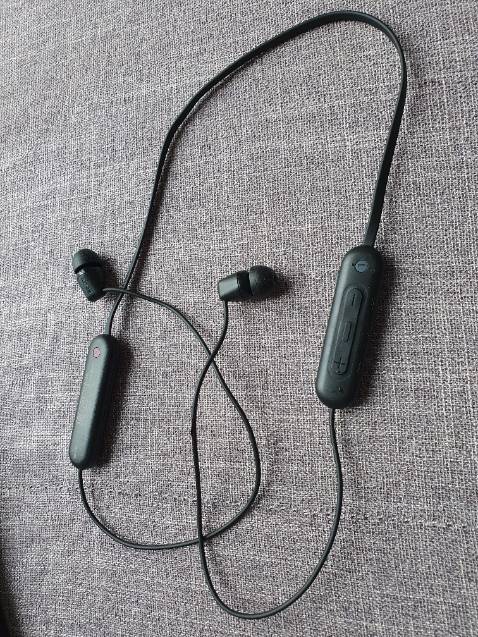 Tại nghe sony WI-C100 mới mua về còn 50% pin sử dụng 7-8 giờ pin còn 20%.  Pin tốt và trâu.