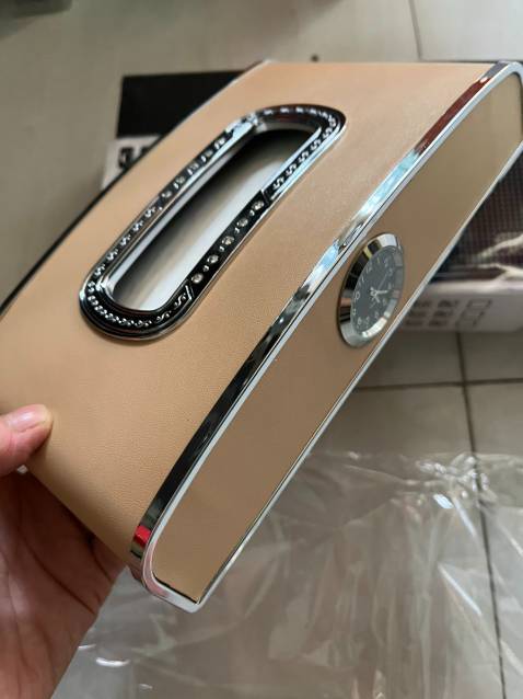 Rất đẹp.
Chất liệu ok. Hàng đúng mô tả của shop.
Hộp đầy đủ giấy, bẳng ĐT và cả đồng hồ