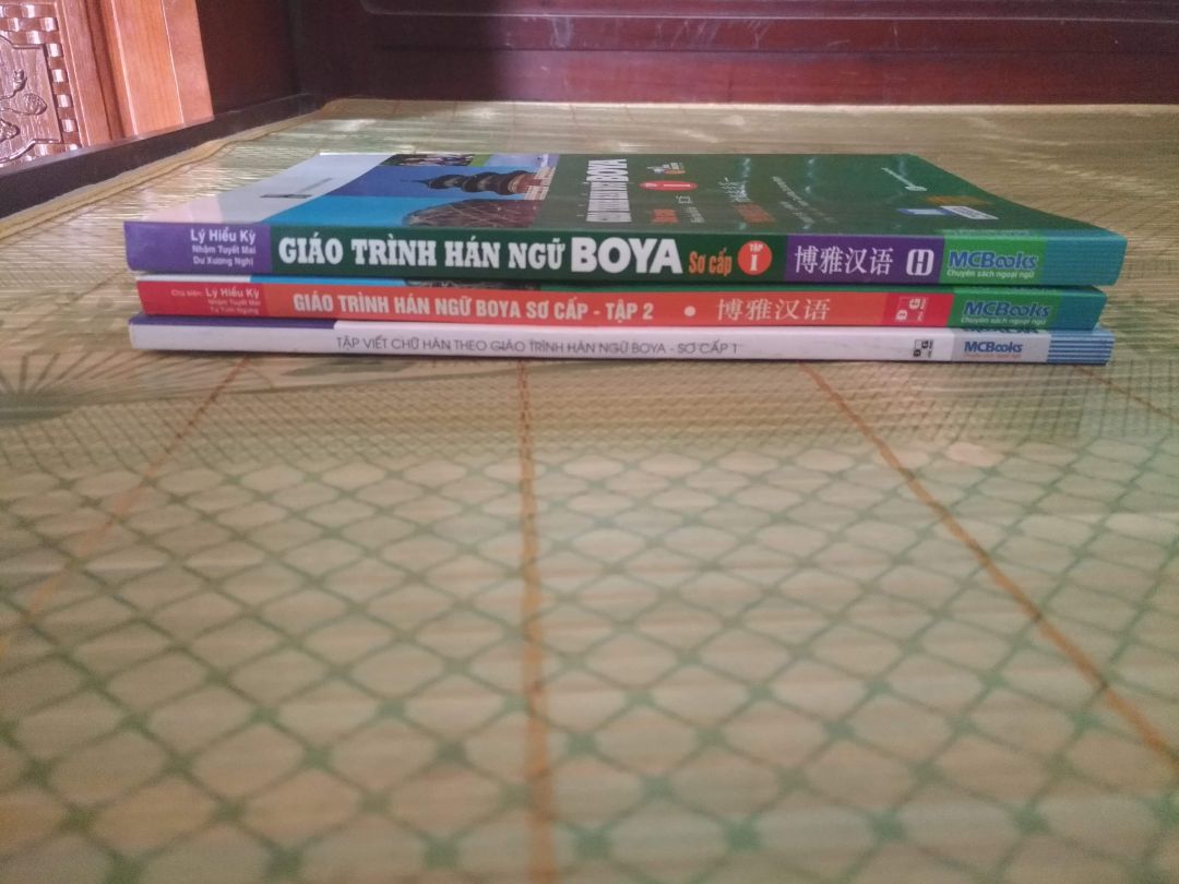 Sách đẹp, rõ chữ nhưng mà quyển luyện viết bị bẩn và nhăn mong Tiki lần sau xem xét lại còn đâu mọi thứ đều ổn