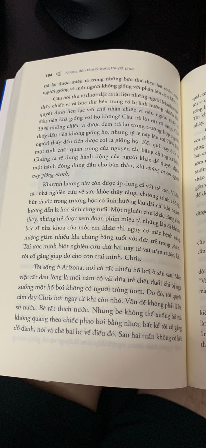 Sách giả, chữ thì mờ, giấy thì đục, khổ thì sai, bán hàng mất dậy thật, tin tiki nó bán đồ chính hãng mới dám mua, giờ cạnh *** đến già