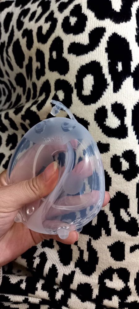 tính mua 1 miếng lót 1 cốc để dùng. Nhưng mới ướm thử thấy hay hay. Thôi lại mua thêm 1 miếng lót nữa để dùng thay miếng lót thâm vậy