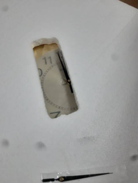 Đồng hồ đẹp sáng bóng giao hàng nhanh ,hợp với nhà mình , mọi người nên mua nhé