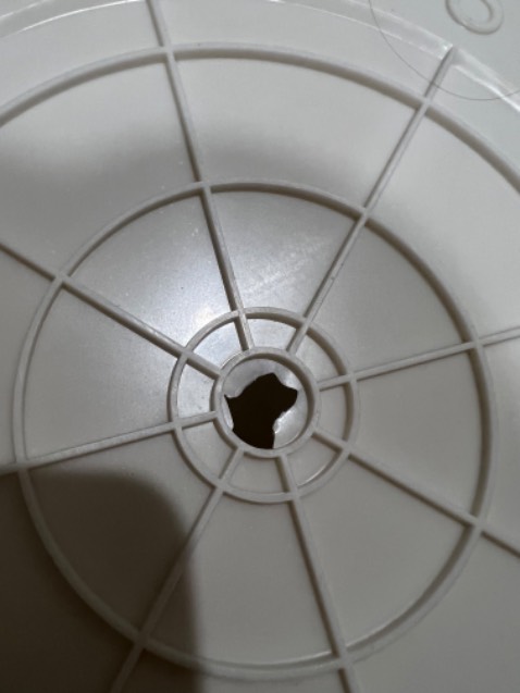 Mình mới lấy hôm nay, mở ra đã thấy vỡ đáy hết rồi, quá thất vọng, đề nghị shop đổi lại cái khác gấp