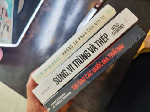 Giao nhanh, đóng gói tốt, sách còn nguyên seal những tưởng là được bọc bao kính bảo quản chứ mà k được