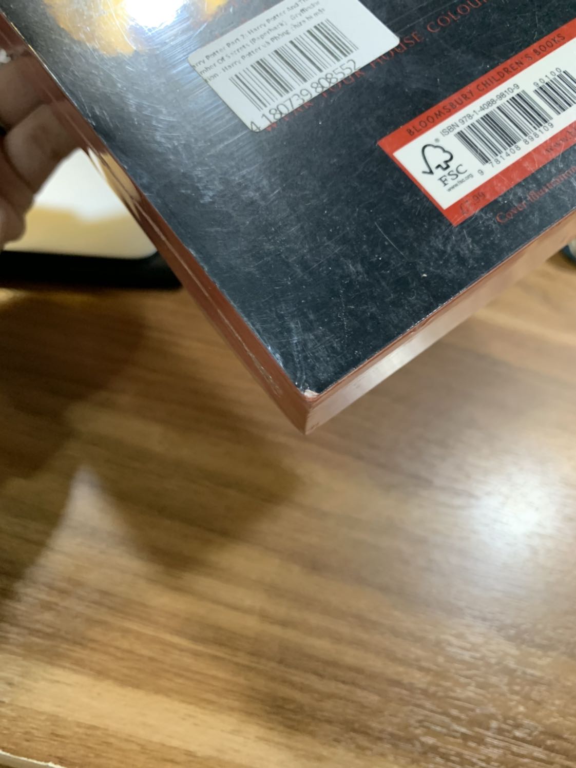 Bọc sách cẩn thận. Sách bọc mang co kín nhưng bìa sách bị gấp, náp và góc sách bị quăn. Mong Tiki hỗ trợ đổi trả sản phẩm mới hơn cho mình.