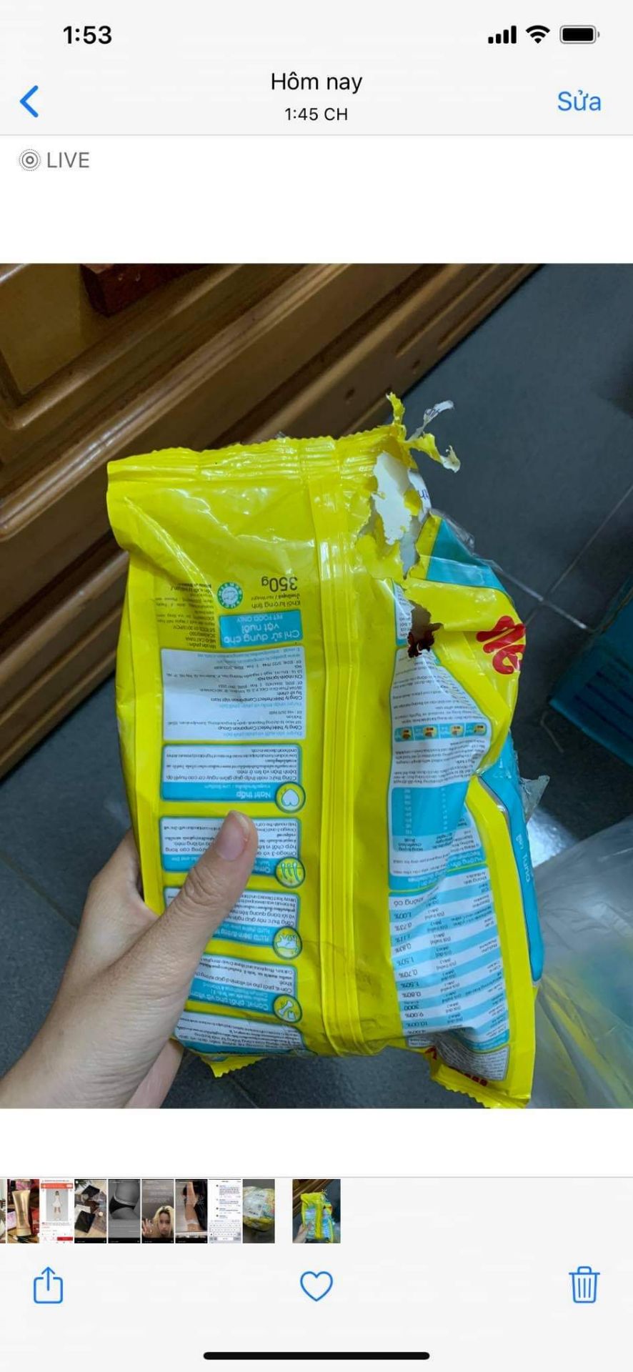 Mọi người nhận hàng nhớ quay video khui hàng và check từng gói cẩn thận nhé. Mình mua xong về quay video rồi kiểm tra thì phát hiện có 1 gói shop lấy băng keo dán 2 đầu lại nhìn như gói mới, cắt băng keo ra thấy bị chuột gặm như này. Bỏ tiền ra mua gói mới mà shop giao hàng thế này rất thất vọng. Mọi người nhận hàng nhớ quay video khui hàng và check từng gói cẩn thận nhé. Mình mua xong về quay video rồi kiểm tra thì phát hiện có 1 gói shop lấy băng keo dán 2 đầu lại nhìn như gói mới, cắt băng keo ra thấy bị chuột gặm như này. Bỏ tiền ra mua gói mới mà shop giao hàng thế này rất thất vọng.