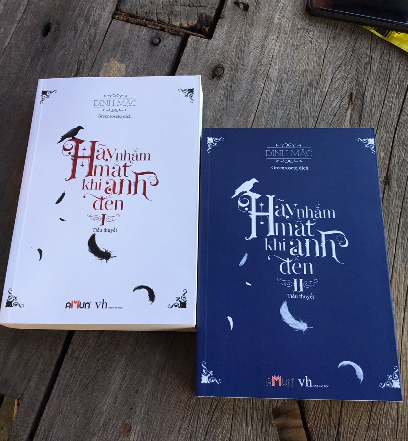 Mình đánh giá tập 1 rồi nay mình đánh giá tiếp tập 2 luôn.
Chất lượng rất ổn
Mình mua sách Tiki hầu hết chất lượng rất tốt luôn, chắc do ăn ở không đến nỗi nào =))
Anh shipper cũng nhẹ nhàng lắm luôn
Sách mình đặt chưa 2 ngày là tới rồi ❤️????
Chỉ ngoại trừ cuốn Your Name và 5cm/s thôi