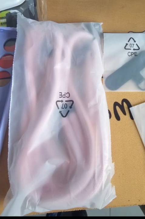 Nên học lại cách tư vấn, nên đặt mình là KH để biết KH cần gì và muốn gì, sau đó mới ngồi vào ghế bán hàng. 
Dù KH có nói năng nghe k ưng bụng thì cũng là họ quý đồng tiền họ bỏ ra. 
Rất Tệ