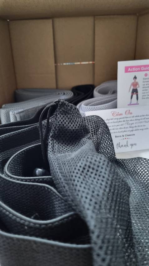 Sản phẩm đẹp, may kỹ, giống quảng cáo, có kèm hướng dẫn tập - nhưng là hướng dẫn tập với sản phẩm dây kháng lực loại ngắn. Chắc shop giao lộn...