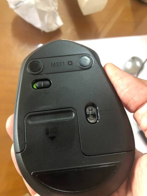 Hàng giao đã bị khui bao bì, sản phẫm có dấu hiệu đã qua sử dụng, pin không đúng chính hãng, lở khui không quay clip nên khả năng khó kiên cáo