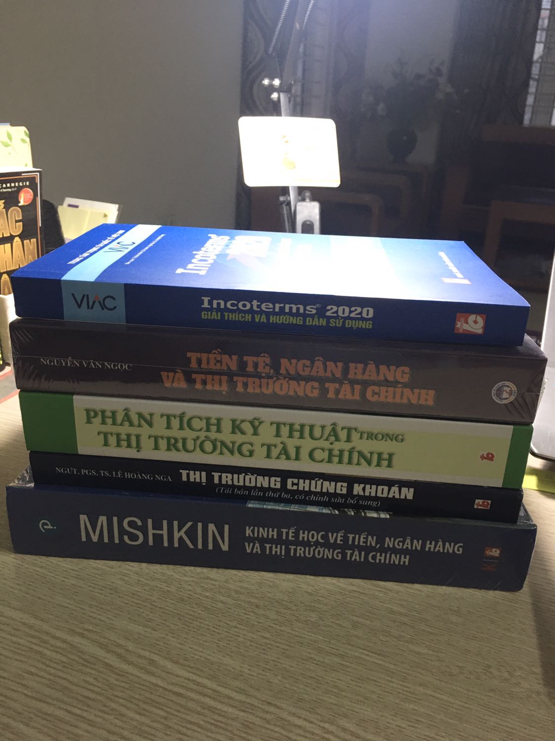 Sách mới, sách thật nên in rõ nét, chất lượng tốt. Shop bọc cẩn thận, giao hàng nhanh. Mới đặt 1 ngày mà Tiki đã giao hàng rồi. Lần tới sẽ ủng hộ shop.