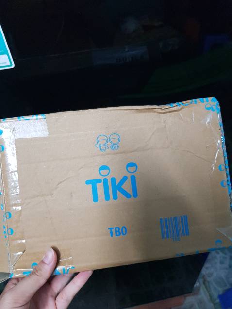 Tiki giao hàng cực nhanh, chỉ trong vòng 2 ngày.

Về sách, Vãn Tình luôn là một tác giả mà mình vô cùng yêu quý. Nhờ các quyển sách của chị đã giúp mình biết yêu quý bản thân, hiểu được giá trị của mình. Hiểu được phải yêu bản thân mình, phải nỗ lực để bản thân mình đắt giá.
Mình tin chắc tác phẩm lần này cũng sẽ là 1 cuốn sách tuyệt vời. Nó thật sự đến đúng lúc, vì mình thật sự cảm thấy mình đang DỪNG.
Mình sẽ quay lại nêu cảm nhận sau khi mình đọc xong quyển sách này.