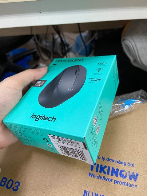 Ủa sao ko có đèn trên chuột nhỉ?? Ko giống với hình và mẫu mô tả. Giống với M330 hơn??!
Hàng giao nguyên seal, chuột đẹp, Màu đen đẹp, click êm.