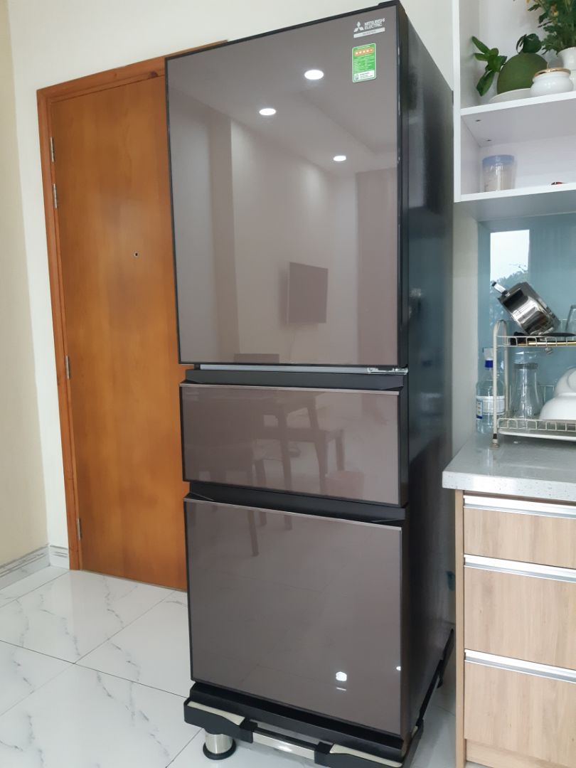 tiki giao nhanh, chân đỡ cứng cáp. Mình mua 2 cái 1 cái loại lớn bị lệch lỗ 1 thanh nhôm nên khó lắp, nhìn ông chồng vật vã cả buổi trưa k lắp được haha