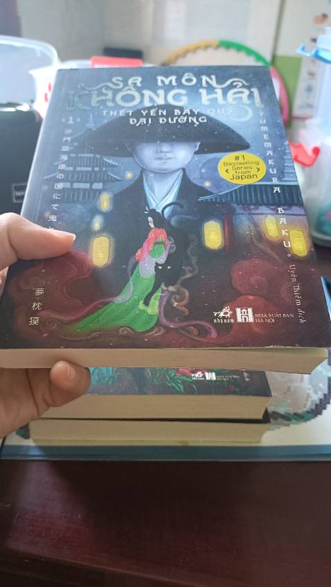 Mua cả bộ lỗi cong, dơ sách là 1 điều khiến khách hàng vô cùng ko hài lòng mặc dù hàng đủ săn sale giá tốt nhưng ko thể bù lại cho 4 cuốn sách ngta mua về đọc sưu tầm mà đóng gói ẩu như vậy. Bụi đóng rất nhiều luôn. Tập1 mà bị lộn vs đánh giá tập 2. Nhưng tập 2 cũng ko có hơn gì tập 1🙂