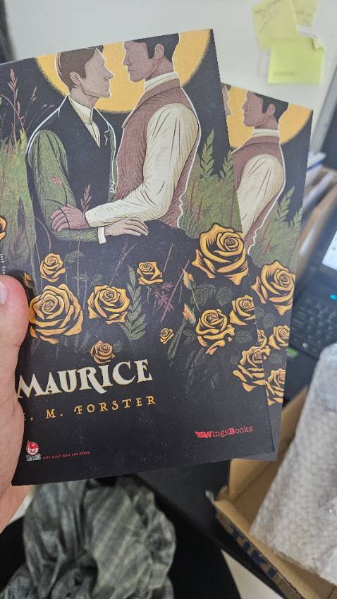 Sách ko có bọc bên ngoài nên nó xước hết rồi ạ. Rất là buồn