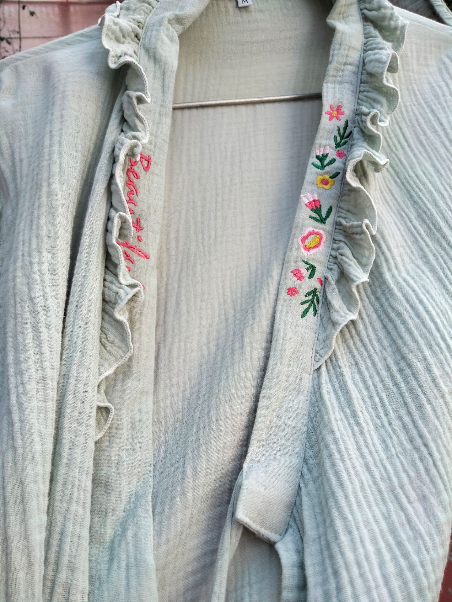 Bộ k tem mác, chất vải nhăn, nhìn màu xỉn. k ấn tượng. Bộ k tem mác, chất vải nhăn, nhìn màu xỉn. k ấn tượng.