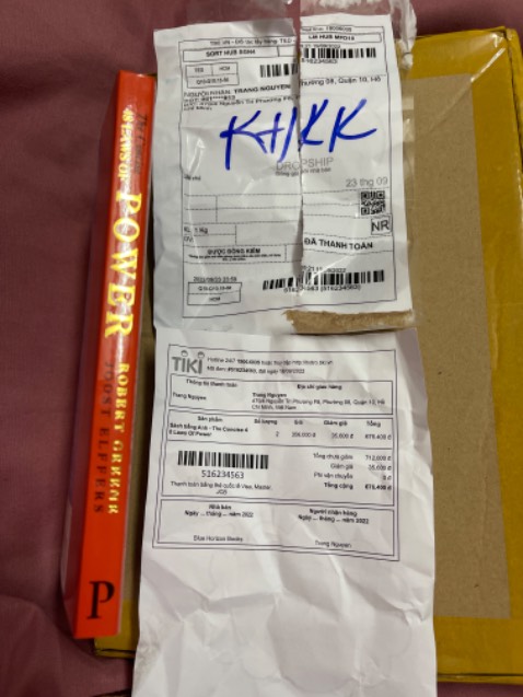 Tiki không có mục liên lạc với shop để báo khiếu nại. Hàng báo được giao thành công nhưng không ai gọi cho mình khi giao nên mình không biết mà nhận và kiểm. Đến hôm nay thấy có hàng mở ra thấy đặt mua 2 quyển (đã thanh toán thẻ) mà giao chỉ có 1 quyển sách.