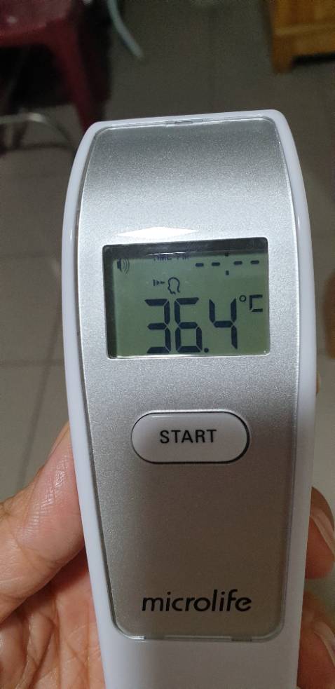 Tôi nhận hàng ngày 2/1, nhiệt kế của tôi đo sai, tôi nghĩ bị lỗi. Vui lòng cho đổi lại hàng.

Hình minh họa: thân nhiệt 3 người trong nhà đều đo ở mức rất thấp 36,1 và 3 độ. Hôm đầu tôi *** thì nhiệt kế lại hiện thân nhiệt tôi là 37,6 và 37,9 độ, cảnh báo màu đỏ, nhưng khi đó tôi quên chụp lại ảnh.
