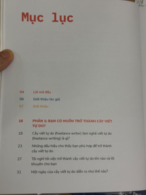 Được tặng bookmark xinh đẹp hihi 
Tiki giao hàng siêu nhanh, được mã giảm giá nên khi nào mua cũng rẻ. Mua sách online thì nghĩ ngay đến Tiki Tranding không sợ sách giả nạ. Có mua gói bao sách nên không sợ sách bị dính bẩn.