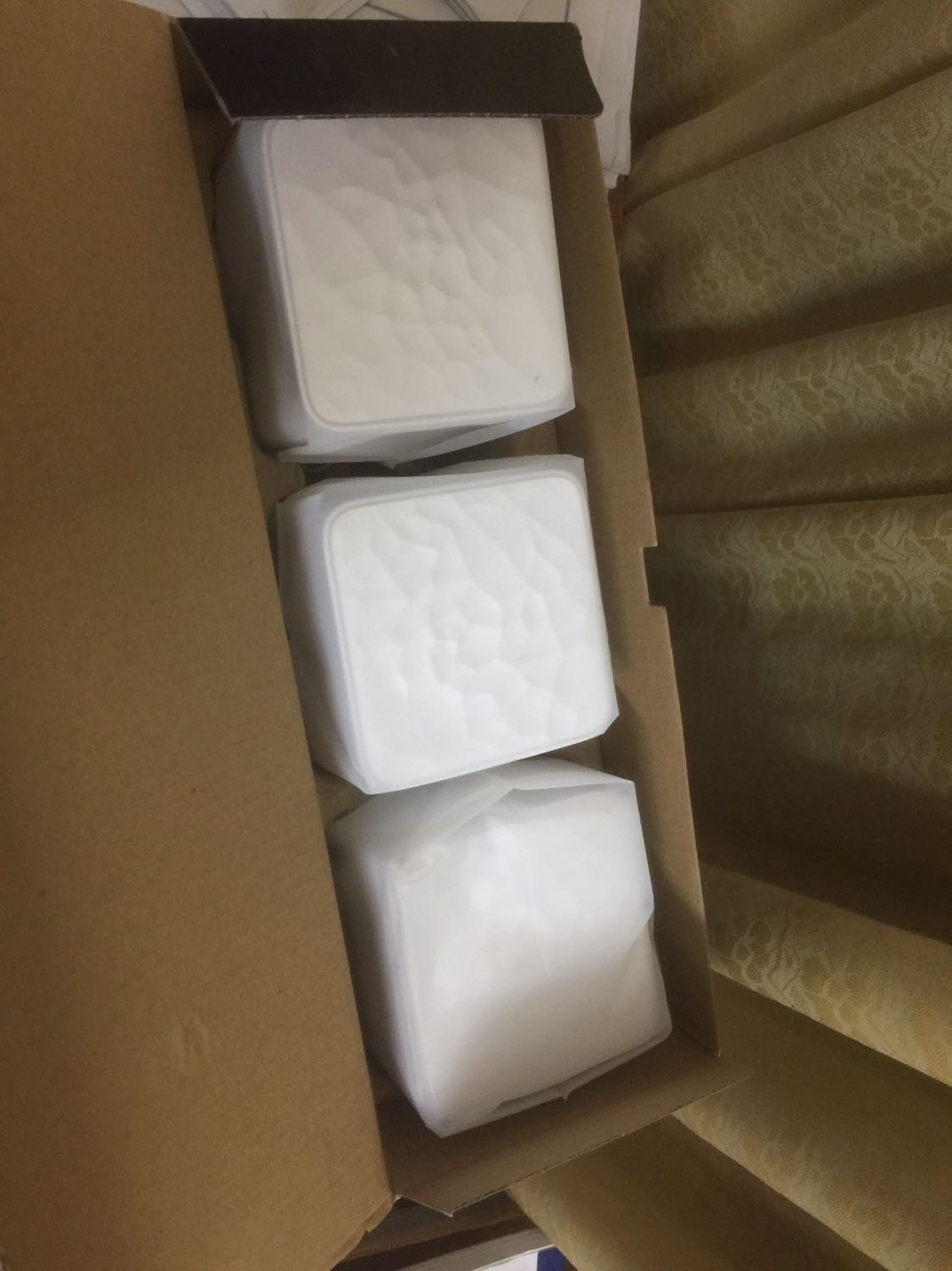 Sản phẩm đúng như hình, giao hàng nhanh, bao gói cẩn thận, còn chất lượng thì phải chờ cài đặt đã