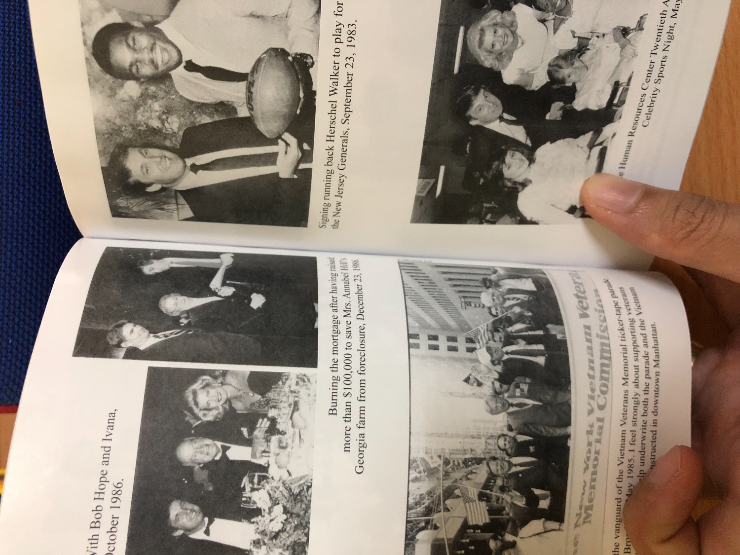 Donald Trump có rất nhiều cuốn sách nhưng đa số là viết về chủ đề “làm cách nào để...” chưa có một cuốn hồi ký nào. Tuy nhiên, cuốn “The Art of the deal” này có thể xem như là hồi ký vì nó khá chi tiết cuộc sống hằng ngày và cách mà ông ta bước lên tỉ phú từ việc kiếm những đồng bạc lẻ. Nếu ai nghĩ rằng cuộc đời mình làm gì cũng thất bại hoài rồi nghi ngờ con đường mình chọn, thì hãy đọc cuốn này để thấy Trump gặp phải trở ngại liên tục chứ không hề suôn sẻ gì, nhưng không vì vậy mà ông phải thay đổi bản chất con người của mình (ví dụ như không uống rượu bia, thuốc lá...) Đọc cuốn này mới thấy không phải vô cớ mà ông trở thành 1 tổng thống hiệu quả, sát thực tế, giữ lời hứa nhiều nhất trong tất cả các đời tổng thống của Mỹ, đơn giản vì ông đã bị đủ hàng trăm thứ rào cản và chính sách quan liêu cản trở ông trên con đường lập nghiệp nên ông ông quyết xoá hết những rào cản, trở ngại, quan liêu đó khi ông nắm được ***. Chính ông tự trải nghiệm, đối mặt, vượt qua những cản trở đó từ lúc ông rất trẻ, nên chính ông tự xử luôn chứ không cần thành lập thêm nhóm tư vấn nào để cố vấn ông dẹp bỏ nạn quan liêu của chính sach Mỹ. 
- Thêm 1 điểm quan trọng khác trong bản tiếng Anh này đó là, dù được viết ra sách, nhưng đều là bằng giọng văn nói, (hầu như cuốn sách tiếng Anh nào của ông Trump viết đều viết theo văn nói), nên rất dễ đọc, 1 chương chỉ có khoảng 3-4 từ mới. Bạn nào nghe nhạc US-UK mà hiểu thì đọc cuốn này không gặp vấn đề gì. Đọc mà như là đang nghe ông ấy nói chuyện chứ không phải kể chuyện đâu, thú vị lắm.