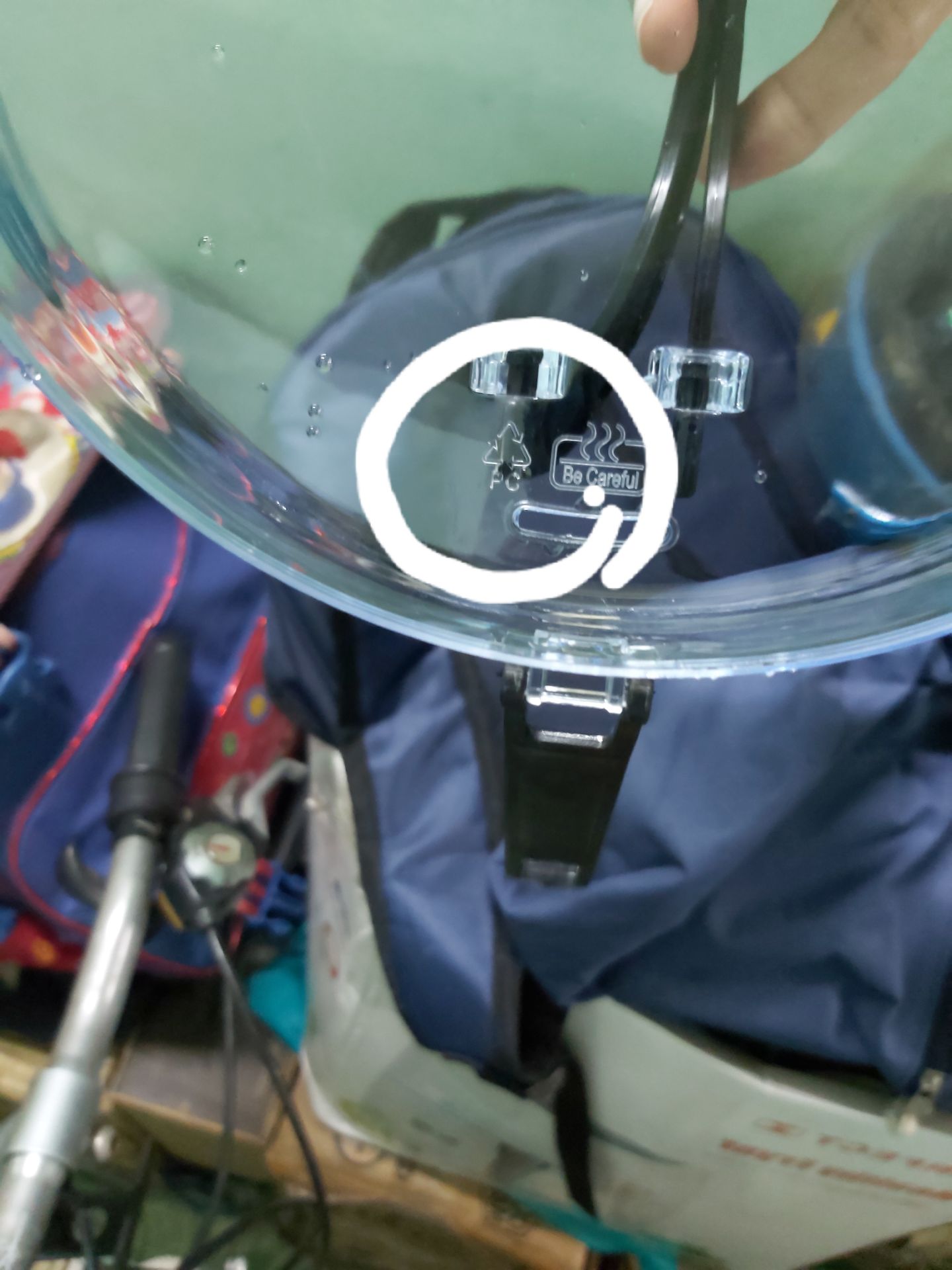 Tiki chắc đang đùa giỡn hay sao vậy, quảng cáo ghi là nhựa ABS nhưng nhận về kiểm tra là nhựa PC, Tiki có biết nhựa PC là nhựa gì ko vậy
***
mình muốn trả hàng 😞