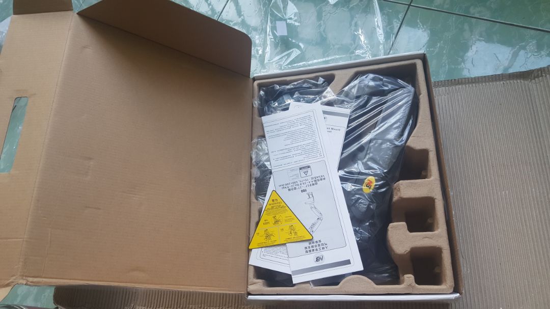 Hộp nguyên seal. Chắc chắn.
Tiki giao hàng nhanh. Sản phẩm nguyên vện không móp méo miếng nào.
Sản phẩm bên trong có vài điểm trầy nhỏ nhưng khó thấy nên không sao.
Khớp khá cứng và chắc nên sẽ khó bị cụp đầu do vật nặng.
Vì mình mua để treo máy ảnh nên mình hoàn toàn hài lòng với sản phẩm này.