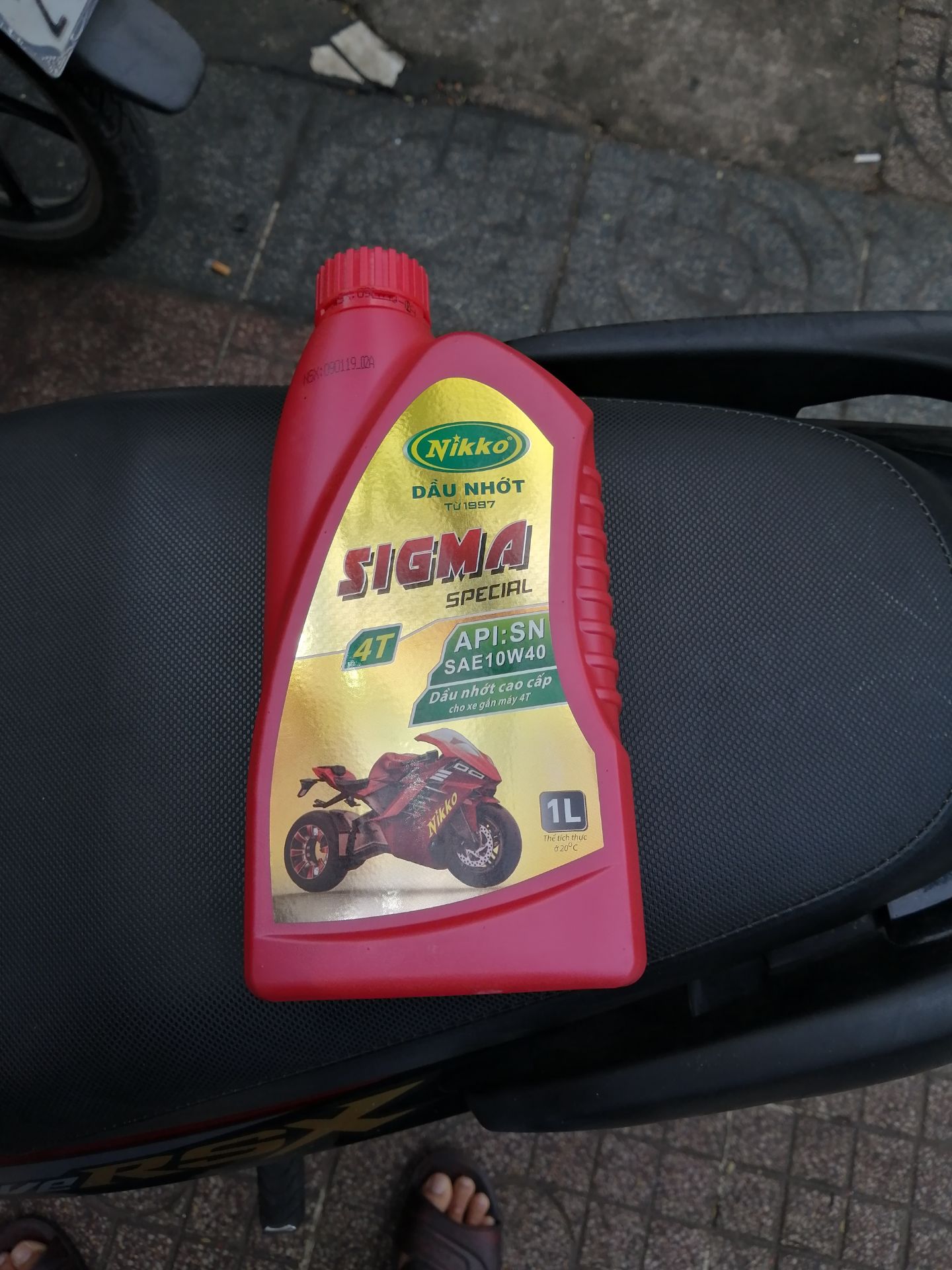 Sau khi chạy được 1000km thì có đánh giá như sau: nhớt này đi êm, khá bốc nhưng có nhược điểm là nếu chạy lâu liên tục trong một thời gian dài thì phần giải nhiệt máy hơi kém.
Mình chạy xe Wave RSX