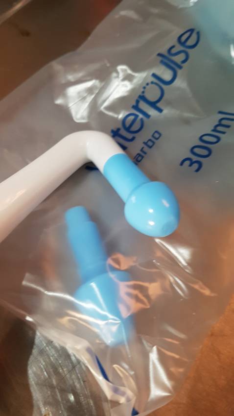 Mình nhận sản phẩm khá là hài lòng.

Cho đến khi, xem lại mô tả sản phẩm "Đầu hút silicon mềm mại không gây tổn thương niêm mạc mũi".

Nếu mình đúng thì "đầu hút" là cái như hình bên dưới ha.

Thực tế là nó không phải silicon mà là nhựa cứng nha.

Mình kiểm tra lại toàn  bộ sản phẩm, không có chi tiết nào là silicon cả.

Shop có thể giải thích giúp mình không, để mình yên tâm sử dụng sản phẩm của shop nha.

Cảm ơn shop.