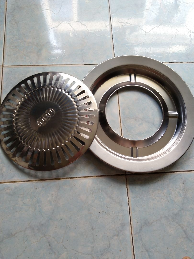 hoàn thiện chưa tốt lắm, cạnh của mặt dưới (vỉ trên) vẫn còn bén, khi vệ sinh không cẩn thận có thể bị đứt tay.