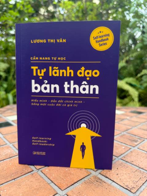 Đóng gói chỉnh chu, tỉ mỉ
Thiết kế đẹp mắt
Sách rất hay và bổ ích
Mọi người nên đọc để mở rộng góc nhìn và phát triển bản thân không ngừng