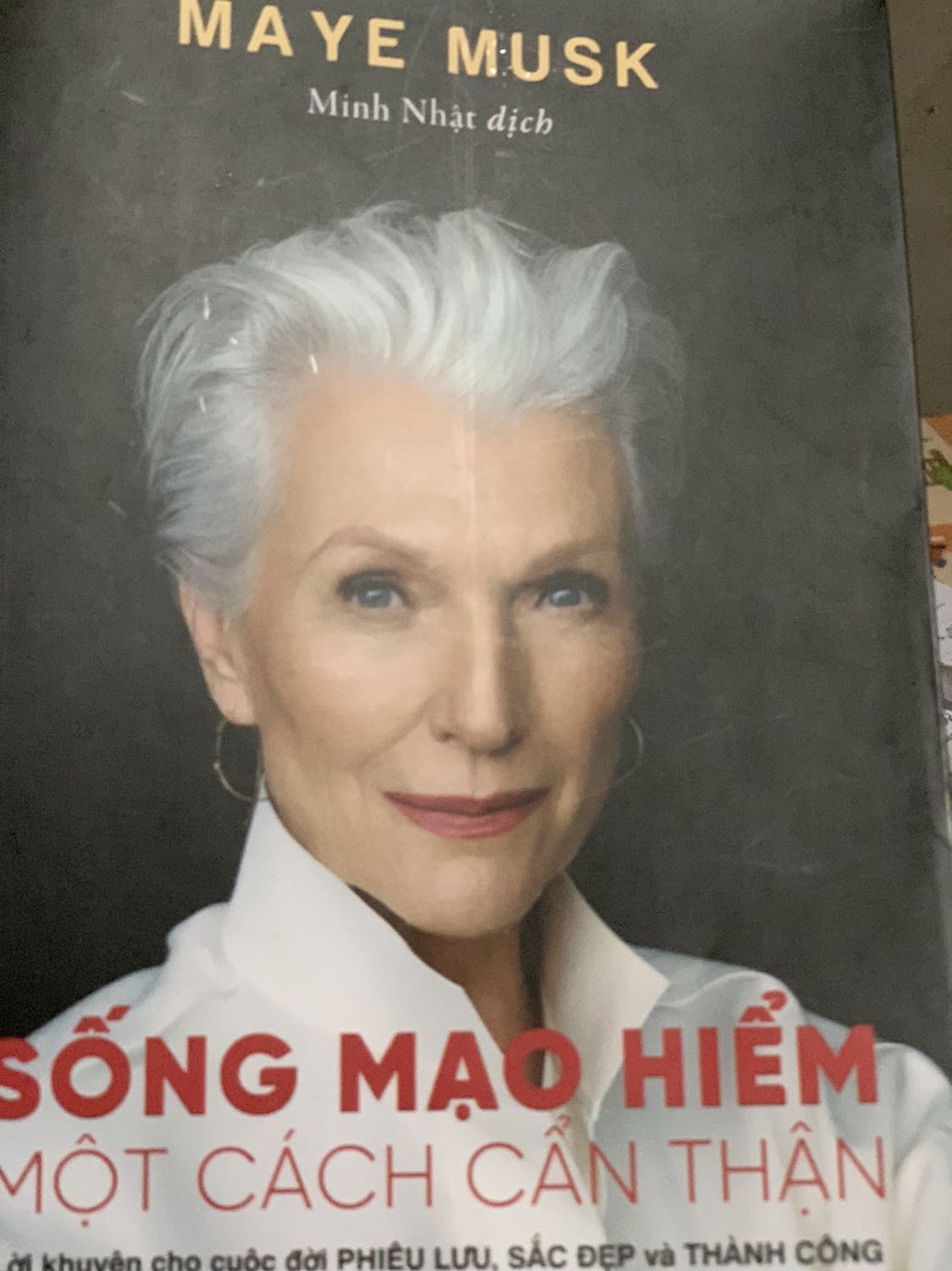 Cuốn sách dài 287 trang mình đang đọc đến trang 191. Nội dung sách đọc lúc đầu thì không thu hút nhưng càng đọc về sau càng thấy hay.  Mình rất thích. Nó giúp mình hiểu hơn về sự tự tin, về cách nuôi dạy con qua chính cuộc đời của tác giả. Một cuốn sách rất đáng để đọc các bạn nhé. 🌸🌸