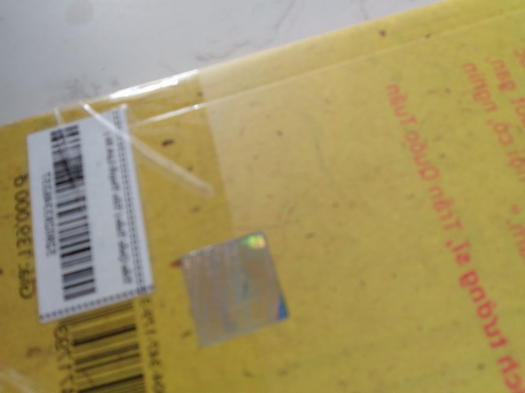 giấy mỏng, đóng gói sơ sài, chỉ quẳng luôn 2 quyển sách vào hộp k có gì nữa hết, k seal, còn bị bẩn và cong mép sách