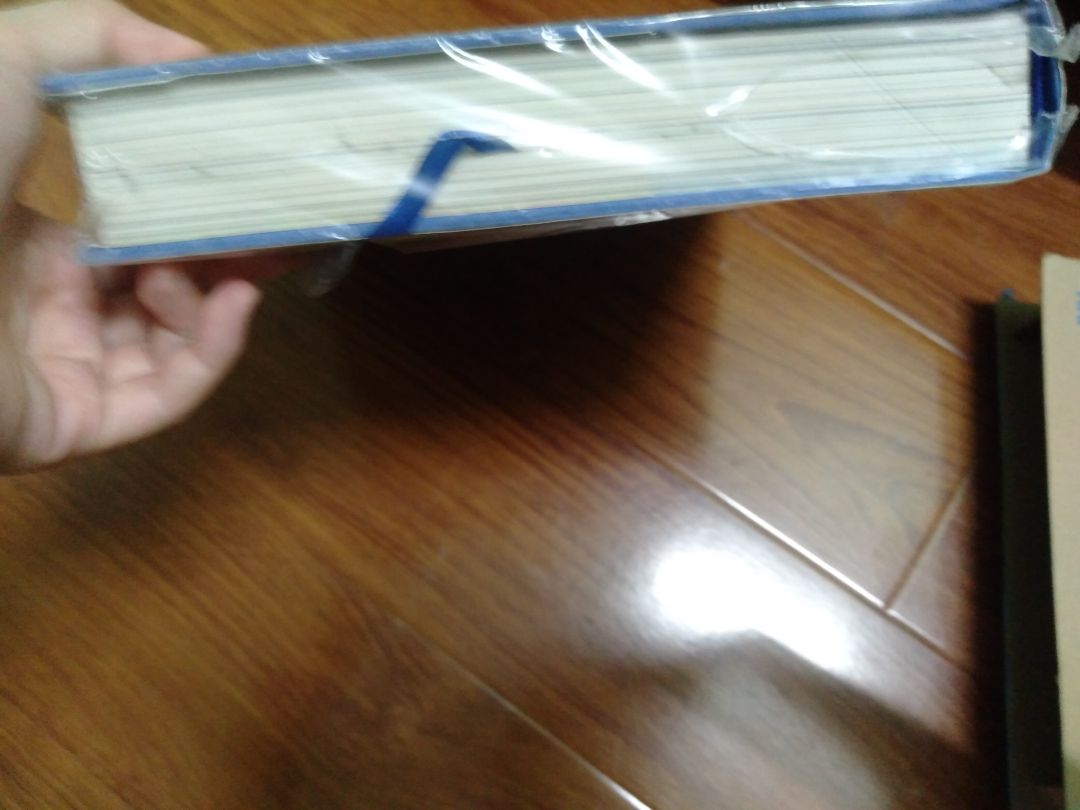 quá tệ luôn. chán không buồn nói. lần đầu tiên gửi hàng cho mình cuốn sách đã trong tình trạng ko lành lặn. gáy sách thì bị dập rồi. chờ cả tuần đổi hàng sách còn tệ hơn nữa. kiểu cố xé thêm ra cho nát hơn ý. mình là khách hàng mua rất nhiều ở tiki rồi. lần đầu tiên mua hàng mà bị tệ như vậy. mình chẳng muốn đổi hàng nữa. CHÁN!