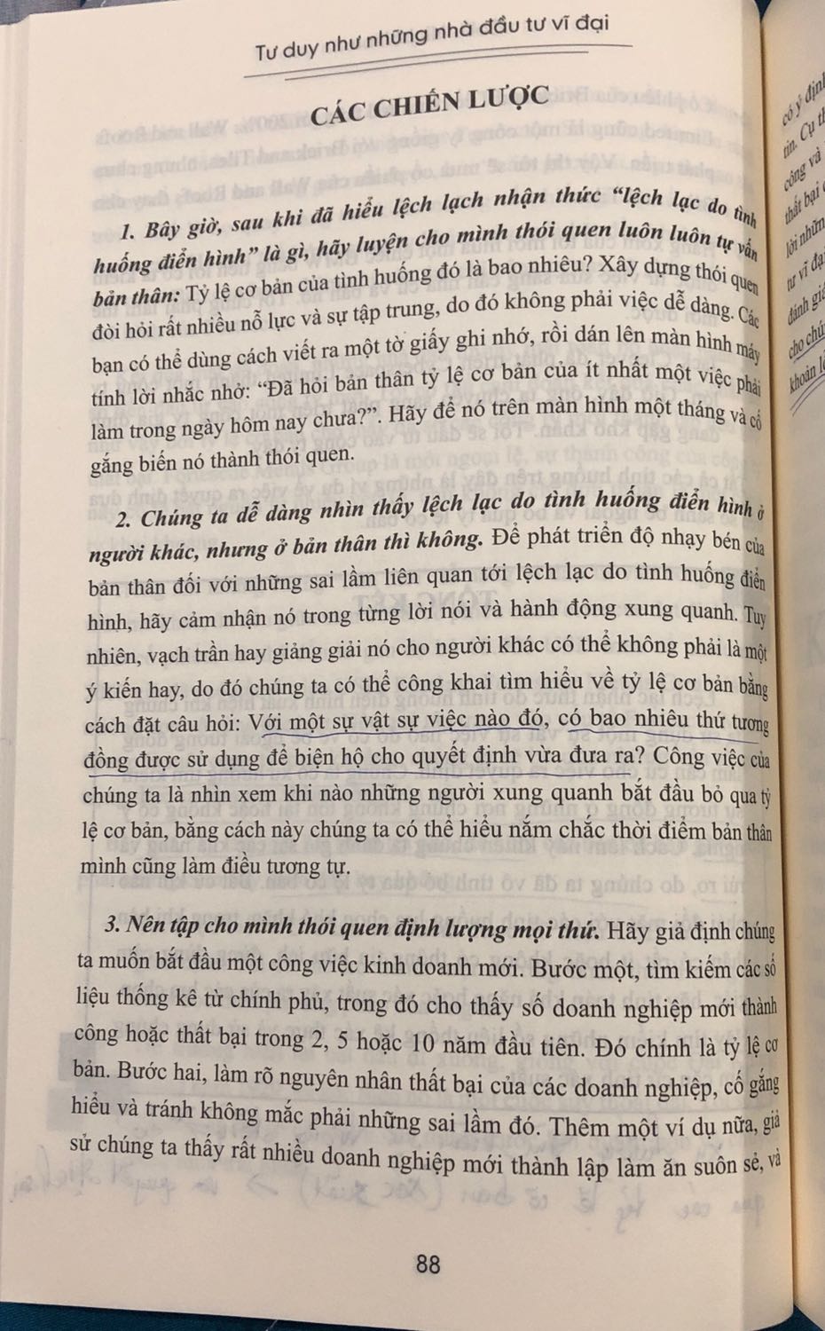 Cuốn sách chỉ ra những tư duy và hành vi sai lầm của các nhà đầu tư thua lỗ, đi kèm theo đó là chiến lược để tránh các sai lầm đó. Nội dung rõ ràng, dễ hiểu. Cuốn sách không những có ích cho việc đầu tư mà trong cả các hành vi đời thường. Xứng đáng để đọc.