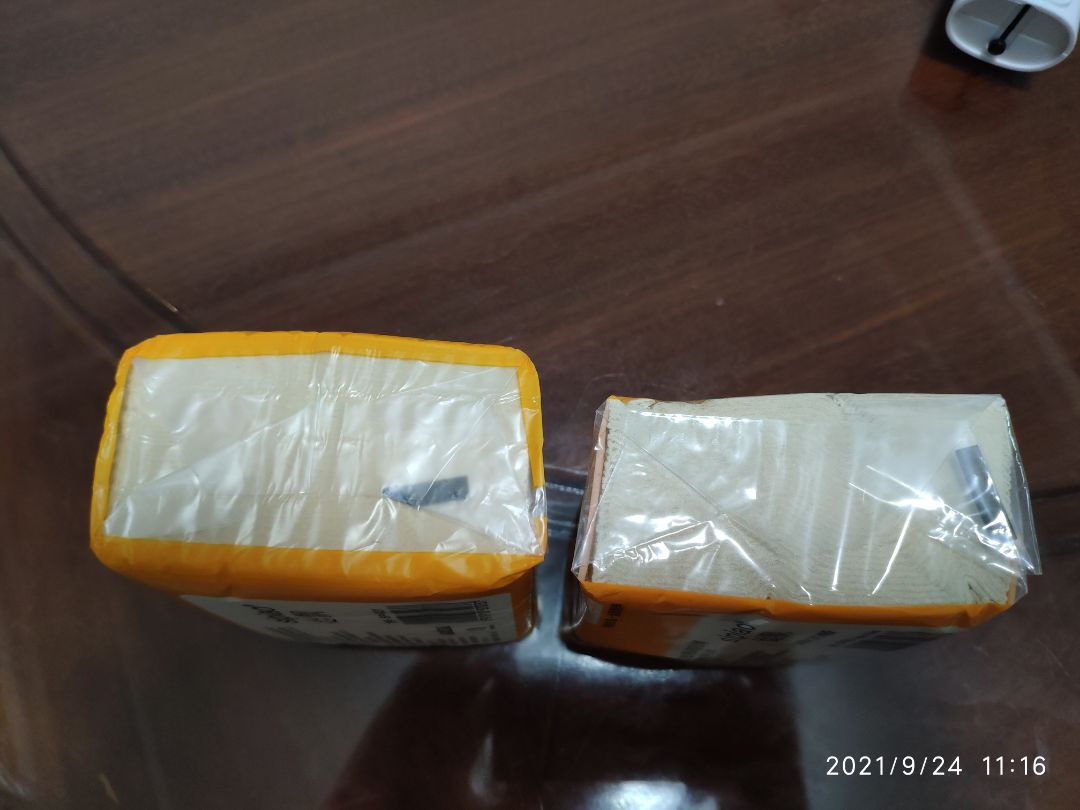 bịch giấy ọp ẹp chứ ko căng như trước, bao nilon bằng nilon cứng dòn như là nhựa tái chế chứ ko phải loại nilon mềm dai như trước, giấy không được dai và mịn.
có vẻ như là shop nhập phải lô hàng không đc ổn