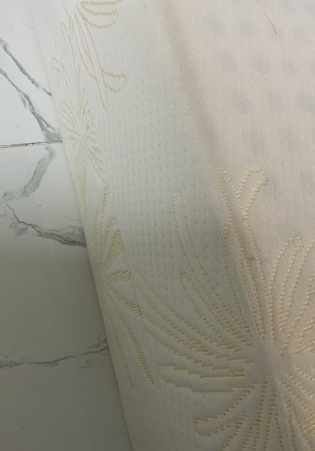 độ mềm vừa phải, k quá cứng cũng k quá mềm. nằm rất thoải mái.