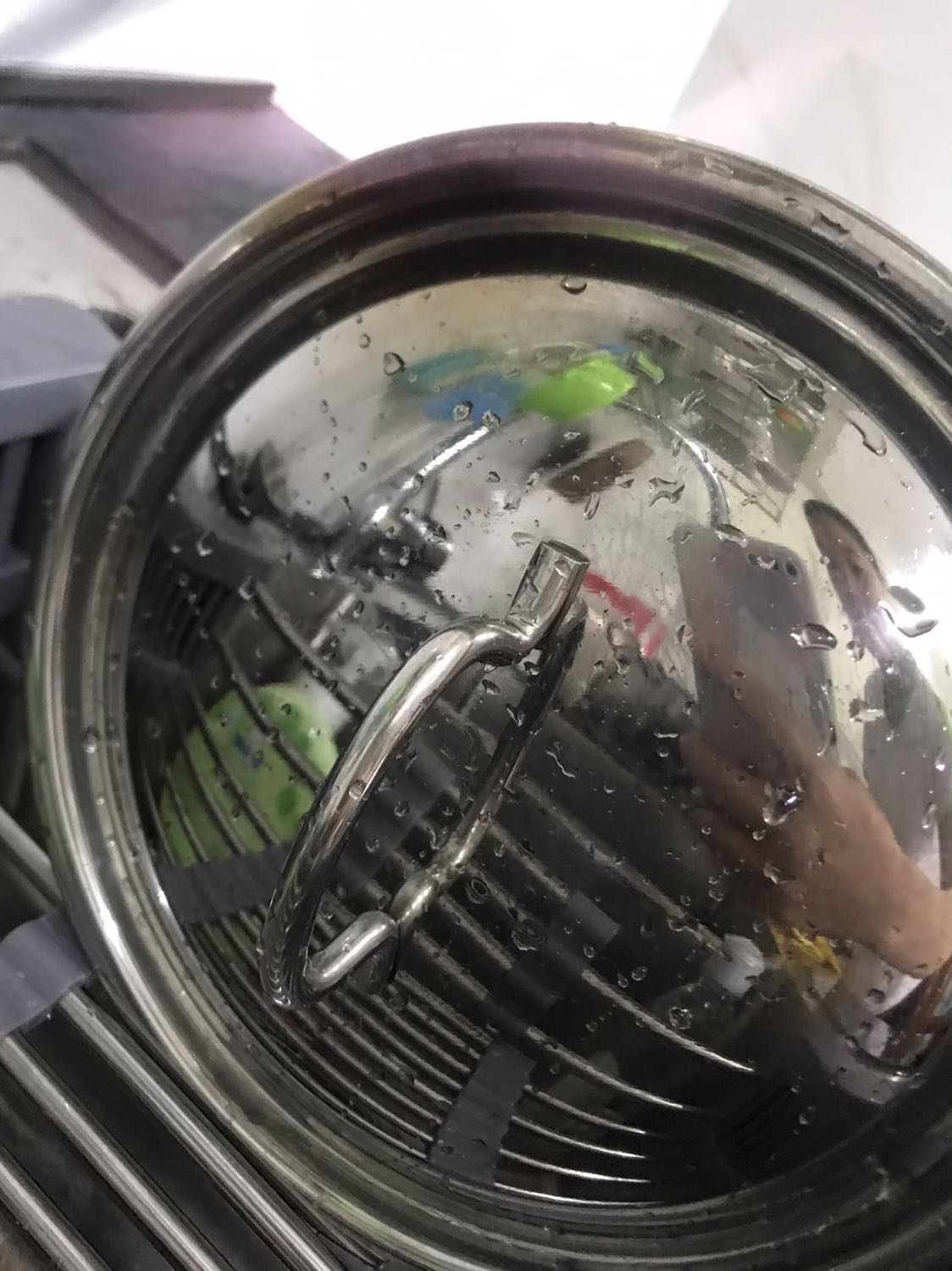 Thật sự mình mua hàng của shop này nhiều lần rồi hàng đẹp, nhueng đợt này bộ nồi mình đặt mới vừa nấu được 1 hôm là nồi bỗng ố vàng và đen thui hết, mình có nhắn cho shop báo tình trạng đơn hàng nhưng shop từ chối.
Bộ nồi gần cả triệu mk nấu chưa gì đã như vầy thì lần sau ai dám quay lại mua nữa shop.